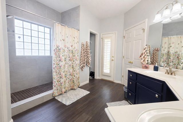 318 Sunrise Blvd, Angleton, TX 77515