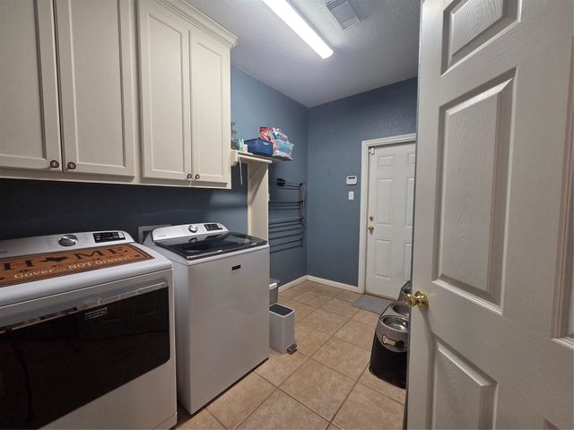 318 Sunrise Blvd, Angleton, TX 77515