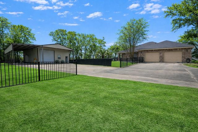 318 Sunrise Blvd, Angleton, TX 77515