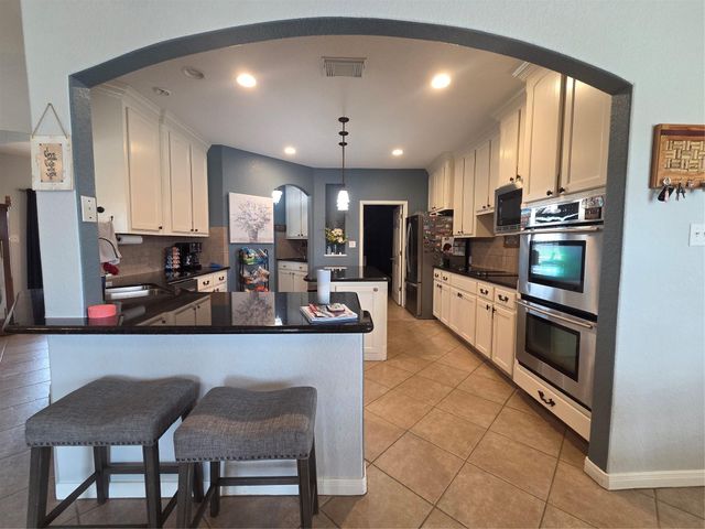 318 Sunrise Blvd, Angleton, TX 77515