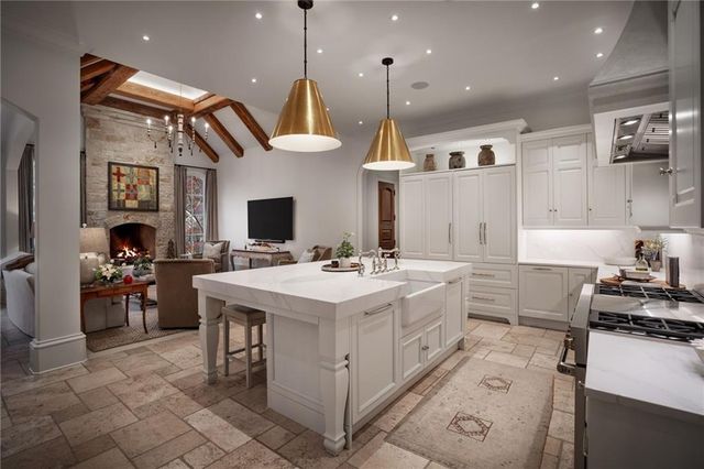 5250 London Drive, Atlanta, GA 30327