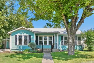 924 Barnett, Kerrville, TX 78028