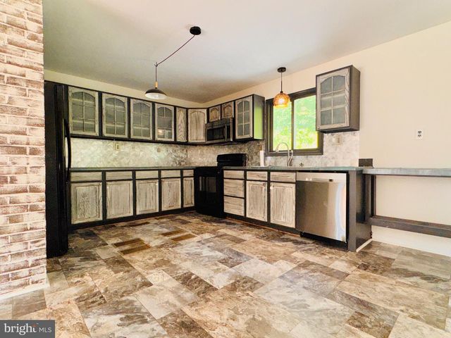 839 NEEDMORE RD, Martinsburg, WV 25403