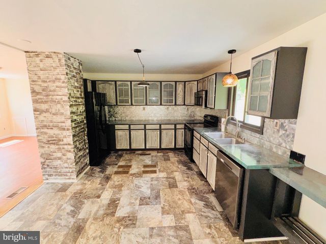 839 NEEDMORE RD, Martinsburg, WV 25403