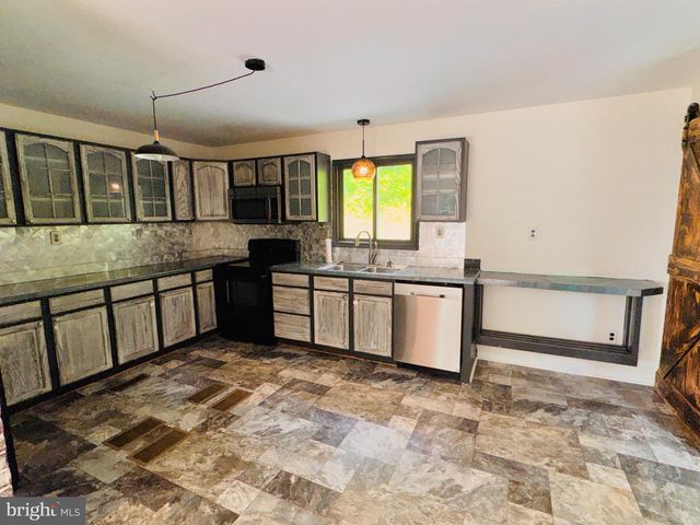 839 NEEDMORE RD, Martinsburg, WV 25403