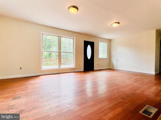 839 NEEDMORE RD, Martinsburg, WV 25403