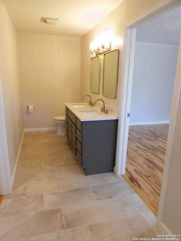 160 JONES BEACH DR, Lakehills, TX 78063