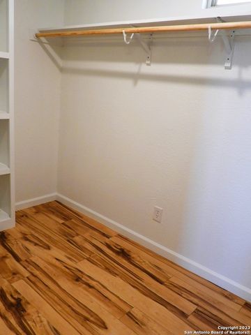 160 JONES BEACH DR, Lakehills, TX 78063