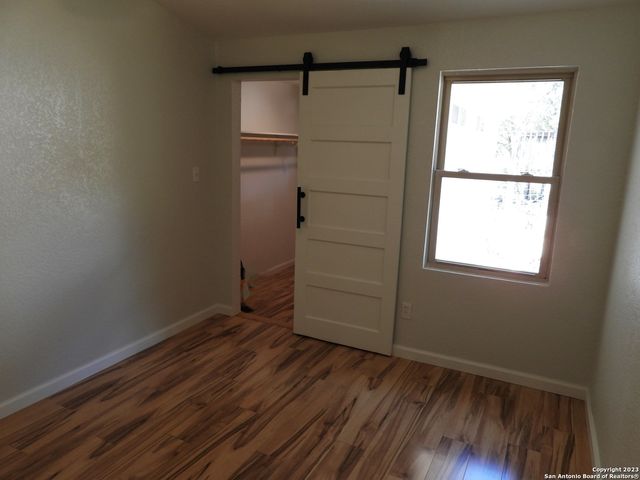 160 JONES BEACH DR, Lakehills, TX 78063