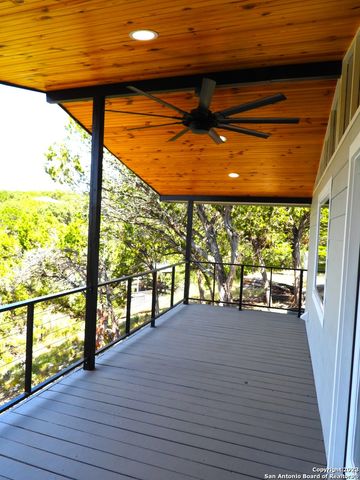 160 JONES BEACH DR, Lakehills, TX 78063