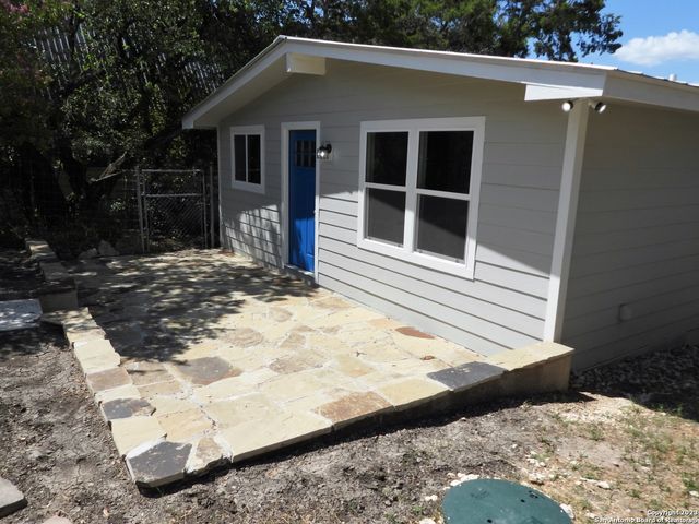 160 JONES BEACH DR, Lakehills, TX 78063