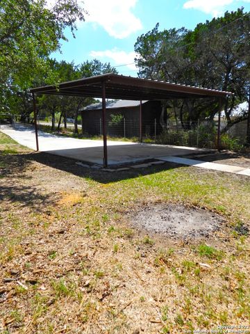 160 JONES BEACH DR, Lakehills, TX 78063