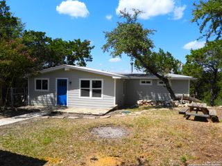 160 JONES BEACH DR, Lakehills, TX 78063