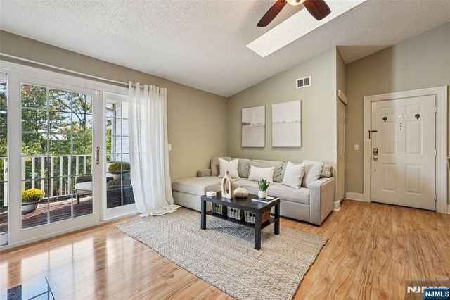 1088 Ash Drive 1088, Mahwah, NJ 07430