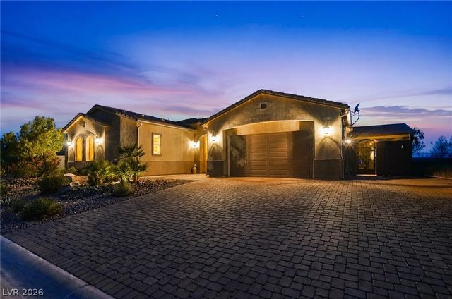 8713 Long Winter Court, Las Vegas, NV 89131