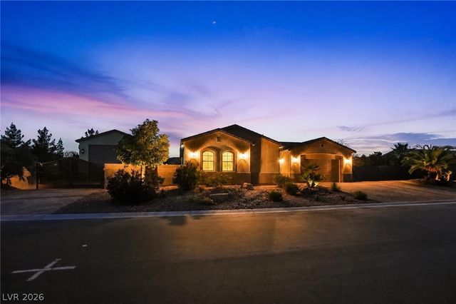 8713 Long Winter Court, Las Vegas, NV 89131
