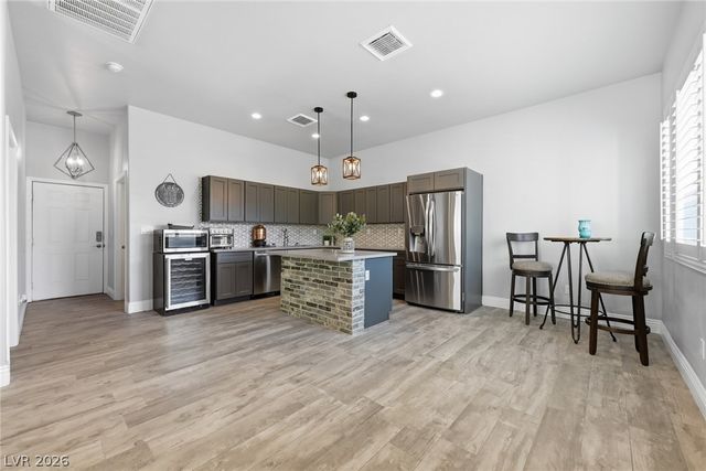 8713 Long Winter Court, Las Vegas, NV 89131