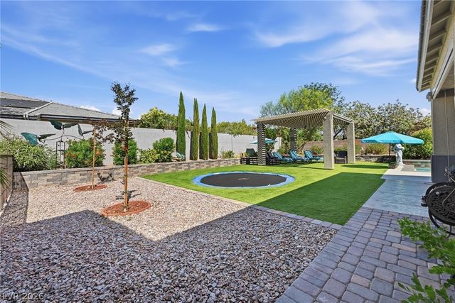 8713 Long Winter Court, Las Vegas, NV 89131
