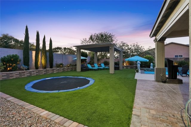 8713 Long Winter Court, Las Vegas, NV 89131