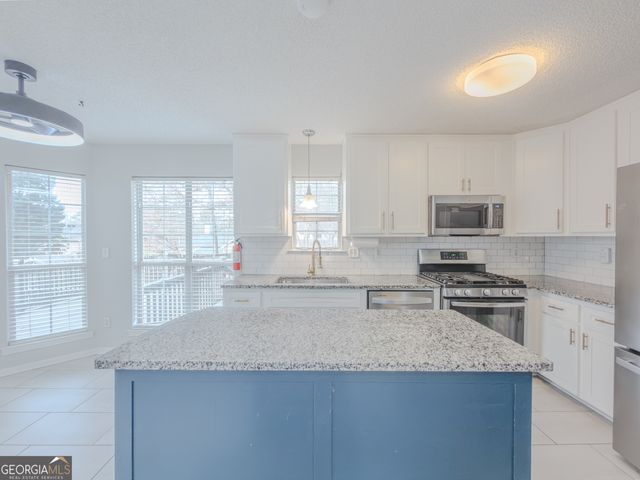 721 Fieldstream Way, Stockbridge, GA 30281