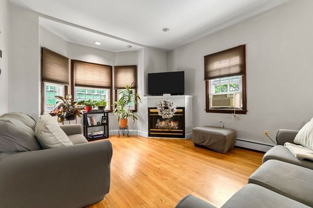 23 Chestnut St 3L, Chelsea, MA 02150