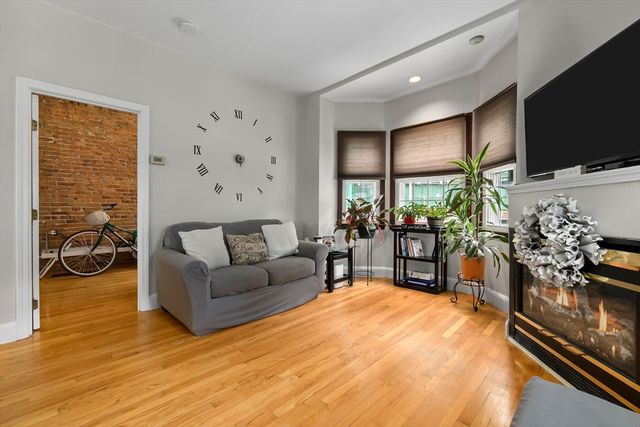 23 Chestnut St 3L, Chelsea, MA 02150