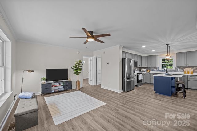 215 McCoy Cove, Black Mountain, NC 28711