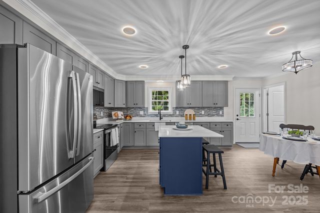 215 McCoy Cove, Black Mountain, NC 28711