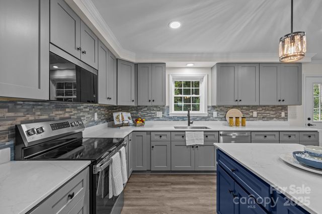 215 McCoy Cove, Black Mountain, NC 28711