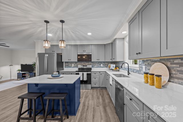 215 McCoy Cove, Black Mountain, NC 28711