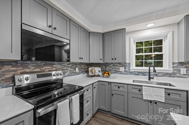 215 McCoy Cove, Black Mountain, NC 28711