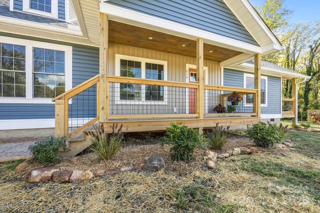 215 McCoy Cove, Black Mountain, NC 28711