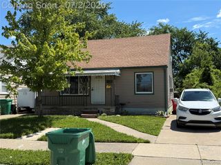 24646 Grove Avenue, Eastpointe, MI 48021
