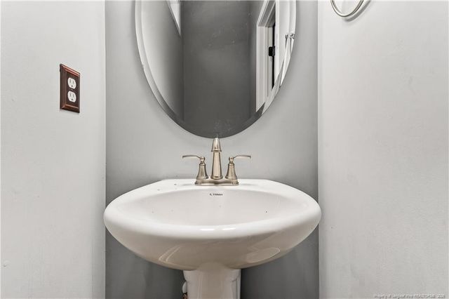 136 Edgefield Drive, Sanford, NC 27332