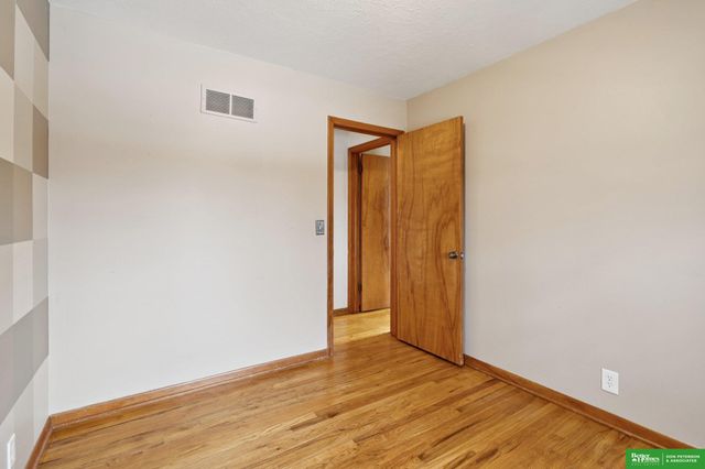 4962 Magnolia Street, Omaha, NE 68137