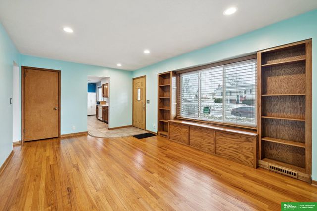 4962 Magnolia Street, Omaha, NE 68137