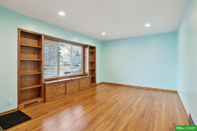 4962 Magnolia Street, Omaha, NE 68137