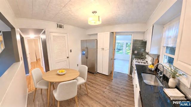 12 Central Avenue, Pompton Lakes, NJ 07442