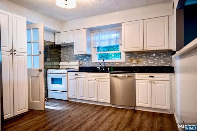 12 Central Avenue, Pompton Lakes, NJ 07442