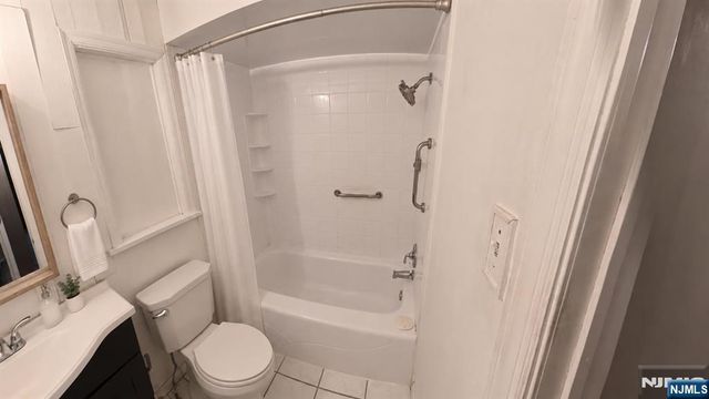 12 Central Avenue, Pompton Lakes, NJ 07442