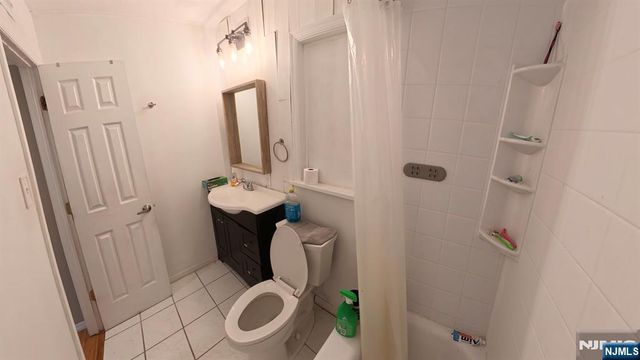 12 Central Avenue, Pompton Lakes, NJ 07442