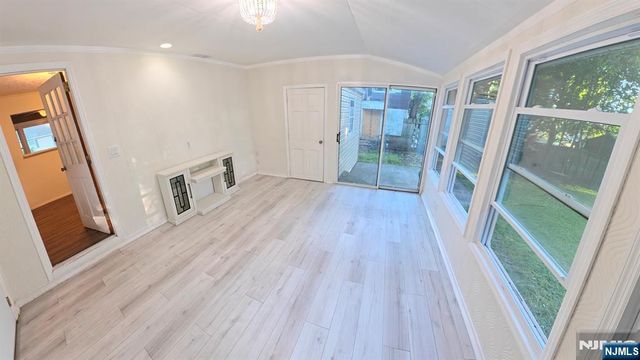 12 Central Avenue, Pompton Lakes, NJ 07442