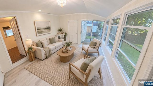 12 Central Avenue, Pompton Lakes, NJ 07442