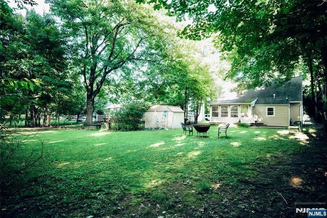 12 Central Avenue, Pompton Lakes, NJ 07442