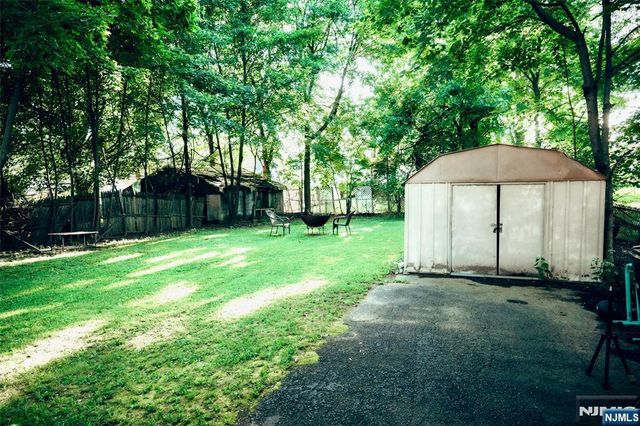 12 Central Avenue, Pompton Lakes, NJ 07442