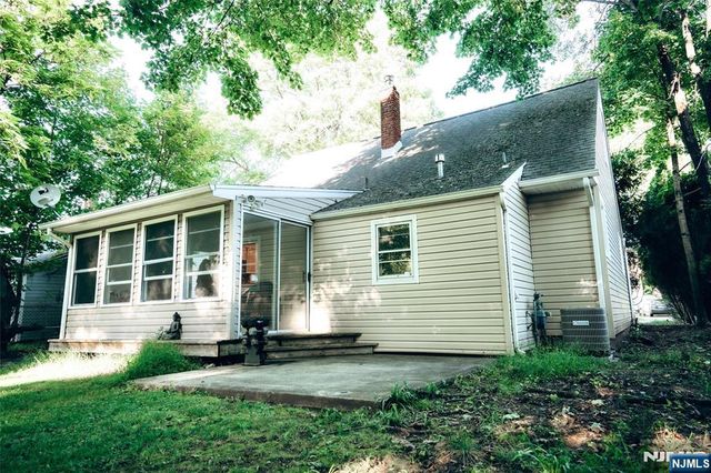 12 Central Avenue, Pompton Lakes, NJ 07442