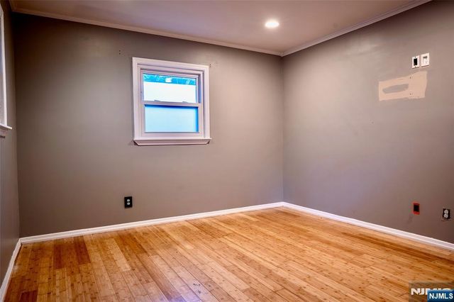 12 Central Avenue, Pompton Lakes, NJ 07442