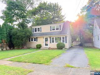 12 Central Avenue, Pompton Lakes, NJ 07442