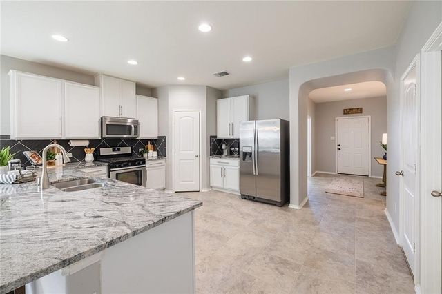 6133 MANTALCINO DR, Round Rock, TX 78665