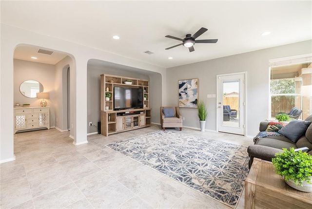 6133 MANTALCINO DR, Round Rock, TX 78665